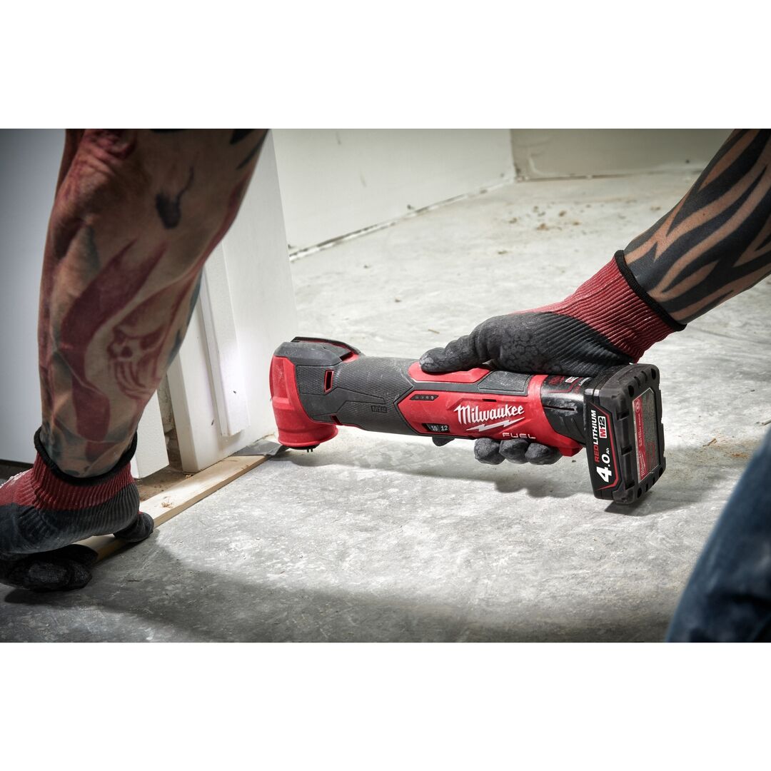 MILWAUKEE Multitool M12 FMT-422X Fuel 12V 1x4.0Ah 1x2.0Ah MILWAUKEE Multitool M12 FMT-422X Fuel 12V 1x4.0Ah 1x2.0Ah