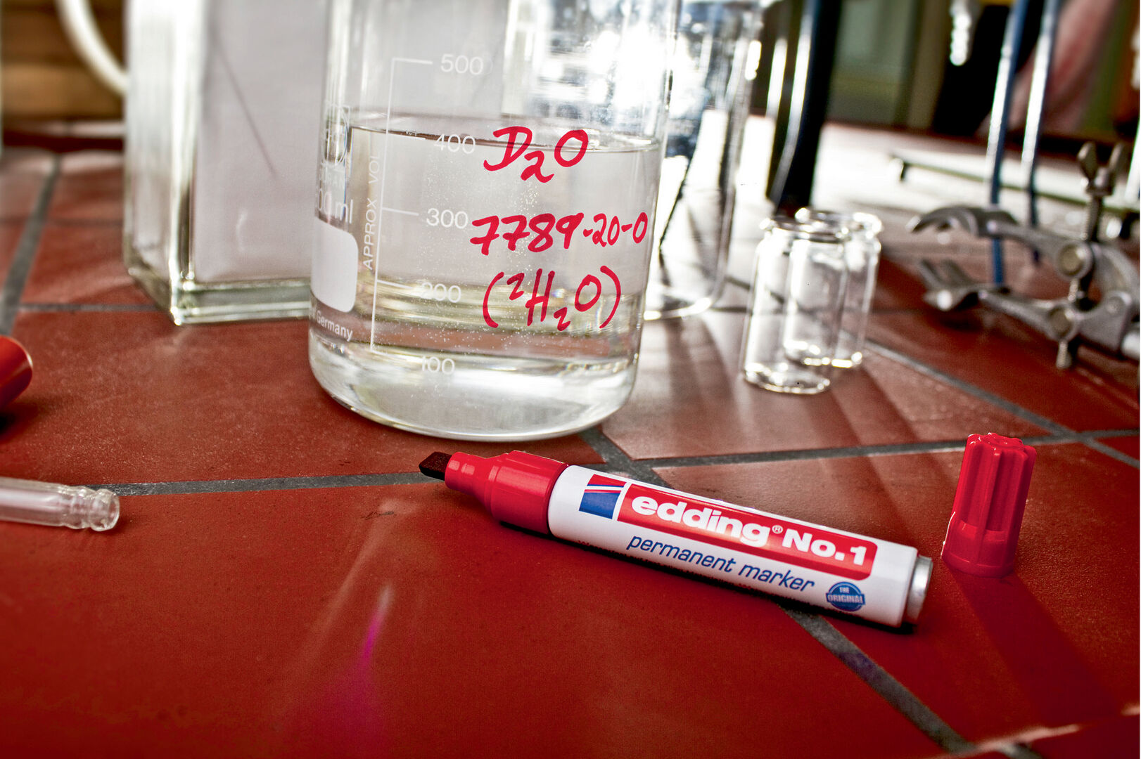 E-No.1 Permanentmarker Rot