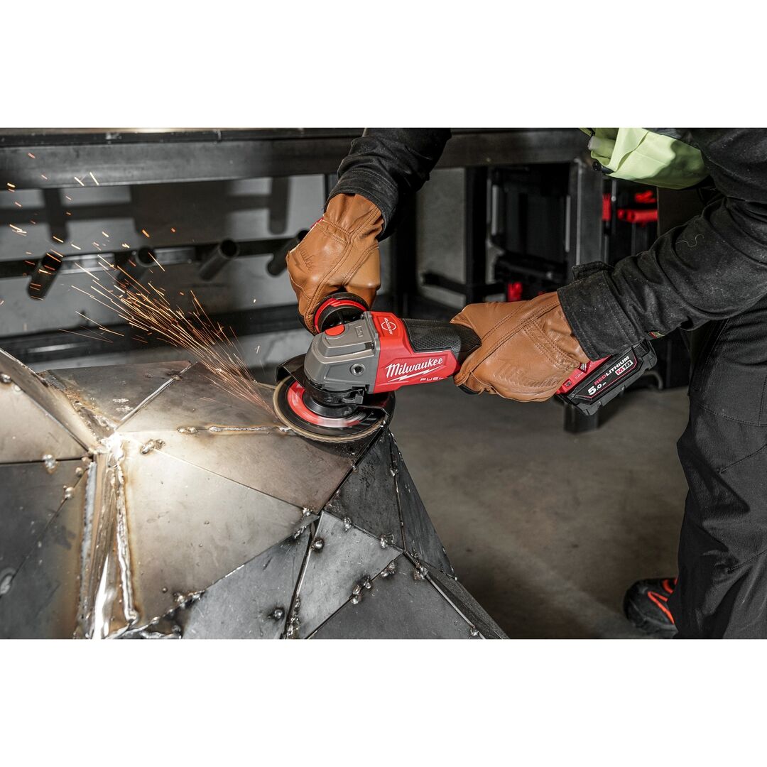 MILWAUKEE Akku-Winkelschleifer M18ONEFSAG125XPDB-502X, 2x5Ah, Ladeg Box MILWAUKEE Akku-Winkelschleifer M18ONEFSAG125XPDB-502X, 2x5Ah, Ladeg Box