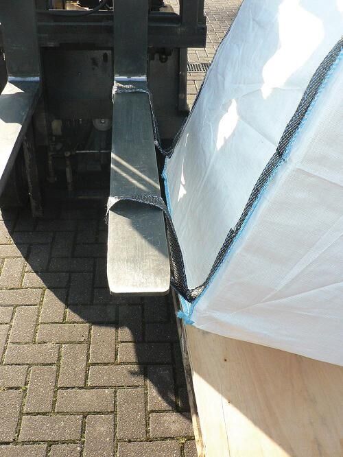 Big Bag Tragkr. 1350 kg 4 Hebe-/ 2 Bodenschl. Big Bag Tragkr. 1350 kg 4 Hebe-/ 2 Bodenschl.