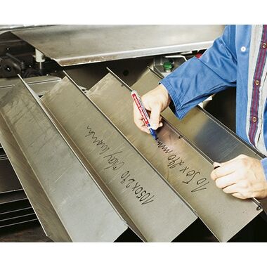 EDDING Permanentmarker 3000 Rundspitze 1,5-3mm rot EDDING Permanentmarker 3000 Rundspitze 1,5-3mm rot