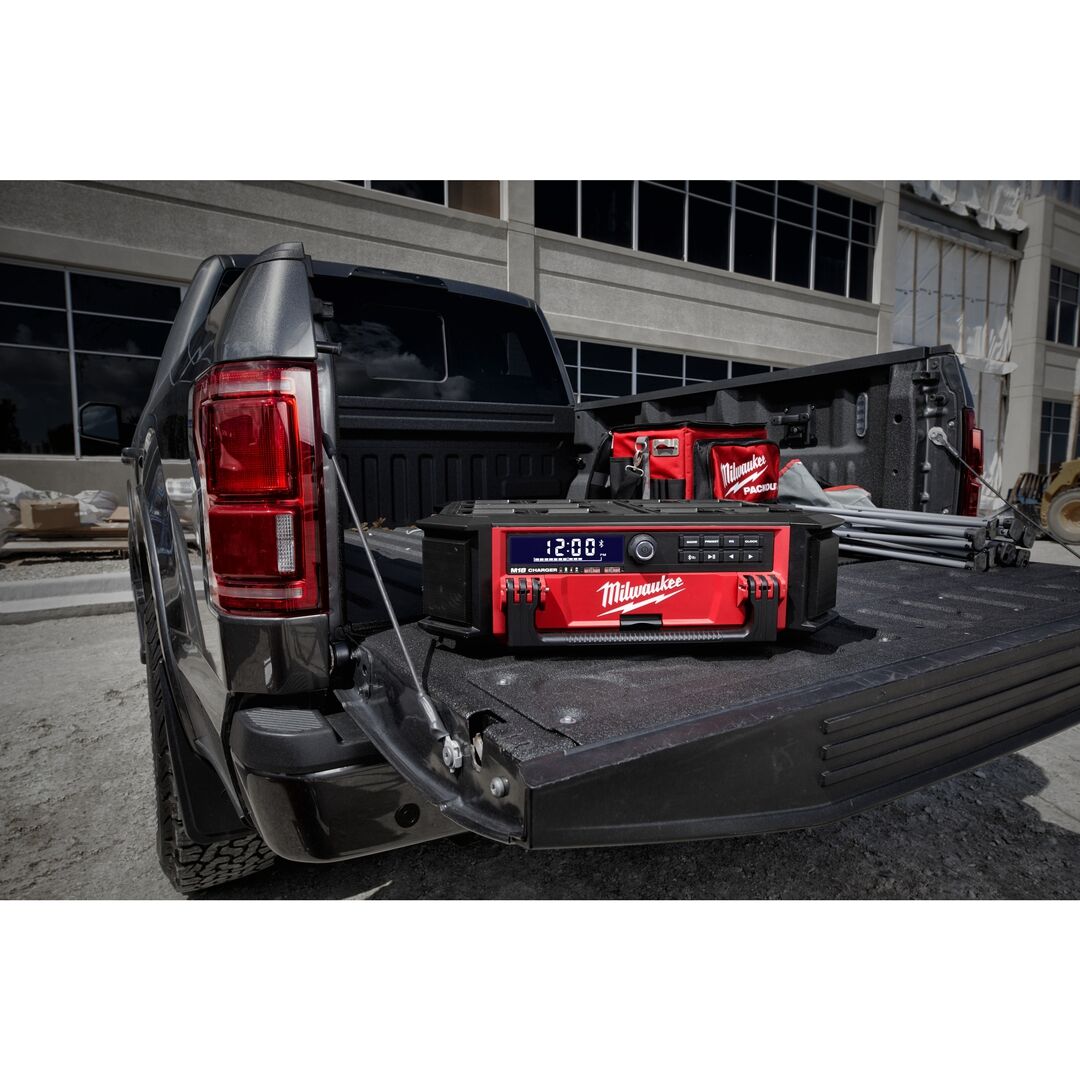 MILWAUKEE Akku-/Netz-Radio Packout mit Ladefunktion M18 PRCDAB+ MILWAUKEE Akku-/Netz-Radio Packout mit Ladefunktion M18 PRCDAB+