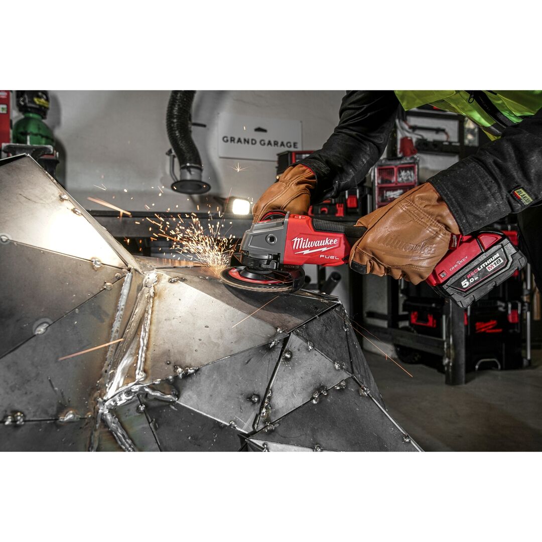 MILWAUKEE Akku-Winkelschleifer M18ONEFSAG125XPDB-502X, 2x5Ah, Ladeg Box MILWAUKEE Akku-Winkelschleifer M18ONEFSAG125XPDB-502X, 2x5Ah, Ladeg Box