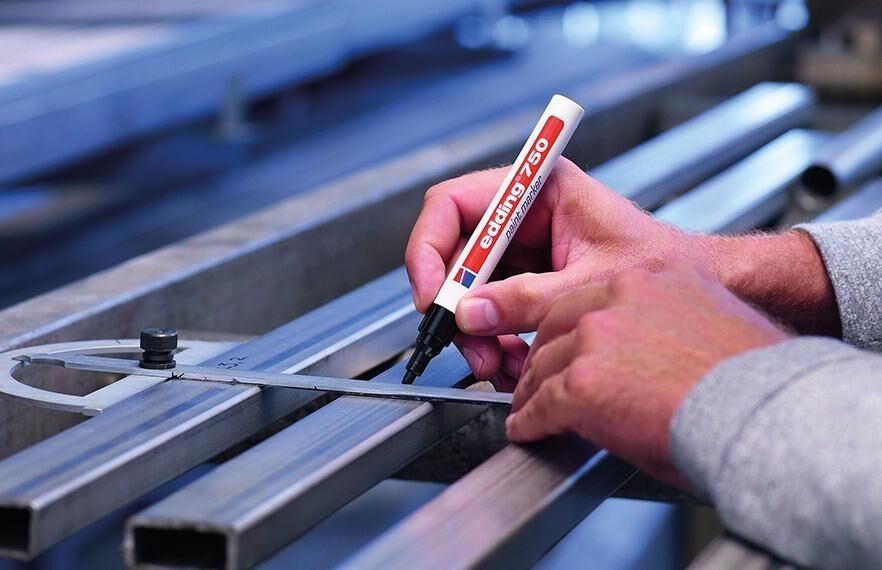edding Lackmarker 750 4-750003 2-4mm Rundspitze permanent blau edding Lackmarker 750 4-750003 2-4mm Rundspitze permanent blau