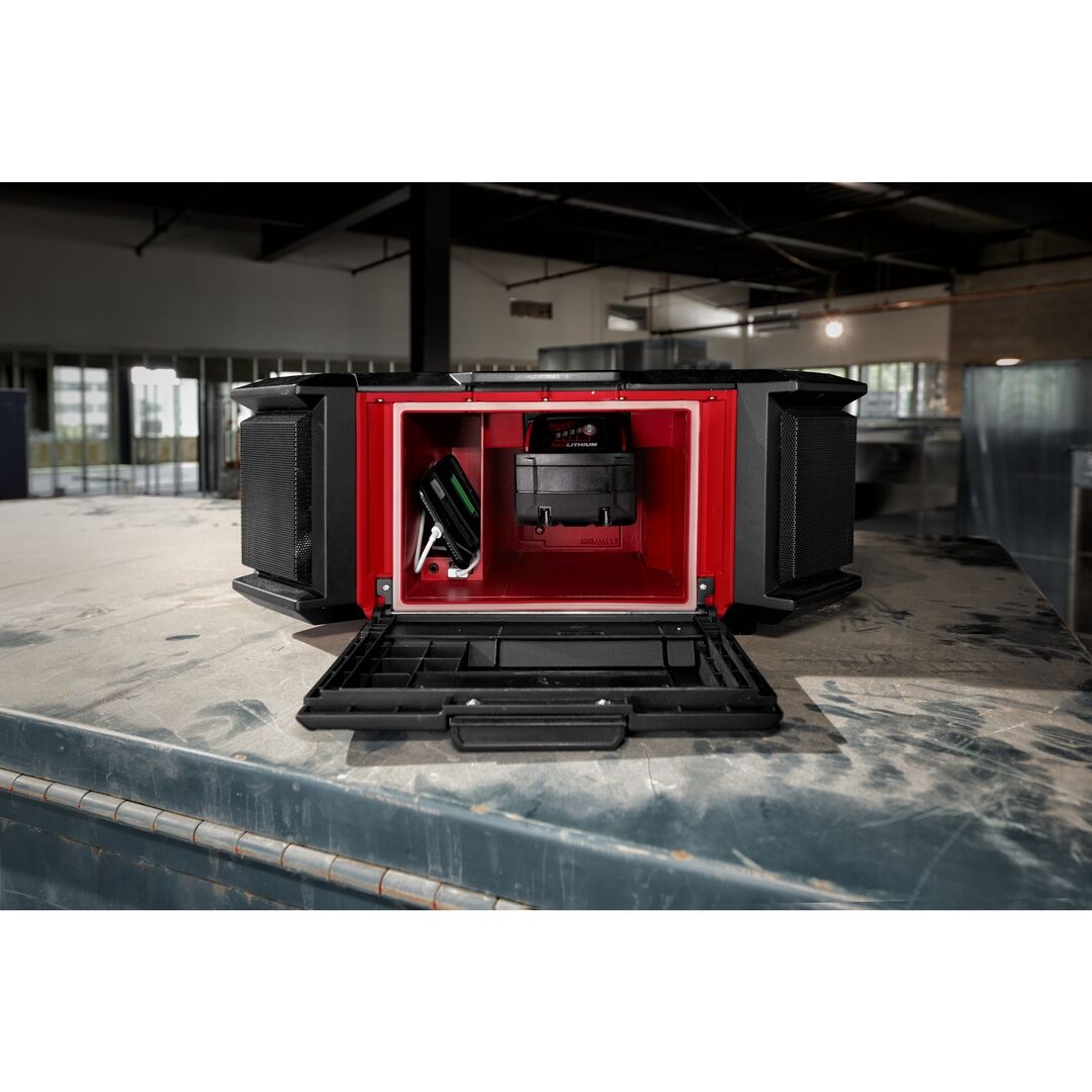 MILWAUKEE Akku-/Netz-Radio Packout mit Ladefunktion M18 PRCDAB+ MILWAUKEE Akku-/Netz-Radio Packout mit Ladefunktion M18 PRCDAB+