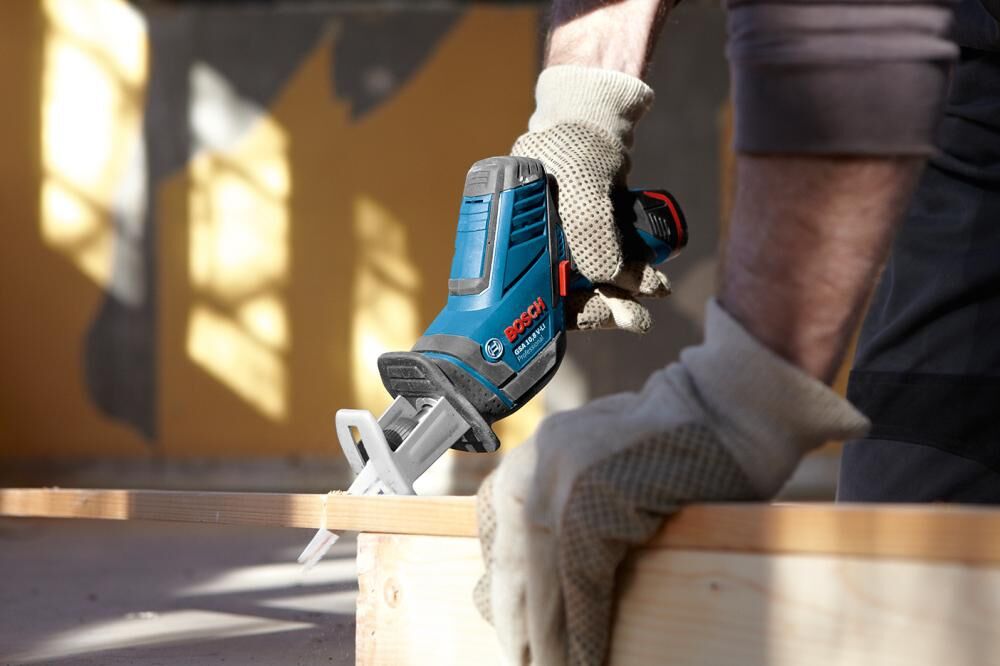 BOSCH Akku-Säbelsäge Clic & Go GSA 12V- 14 Professional in der L-Boxx BOSCH Akku-Säbelsäge Clic & Go GSA 12V- 14 Professional in der L-Boxx