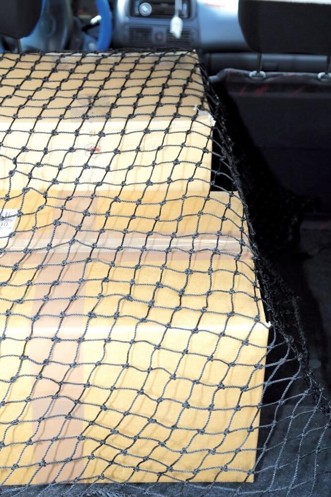 Sicherungsnetz 1,3x1,6m schwarz mit 4 Gurte 2m Sicherungsnetz 1,3x1,6m schwarz mit 4 Gurte 2m