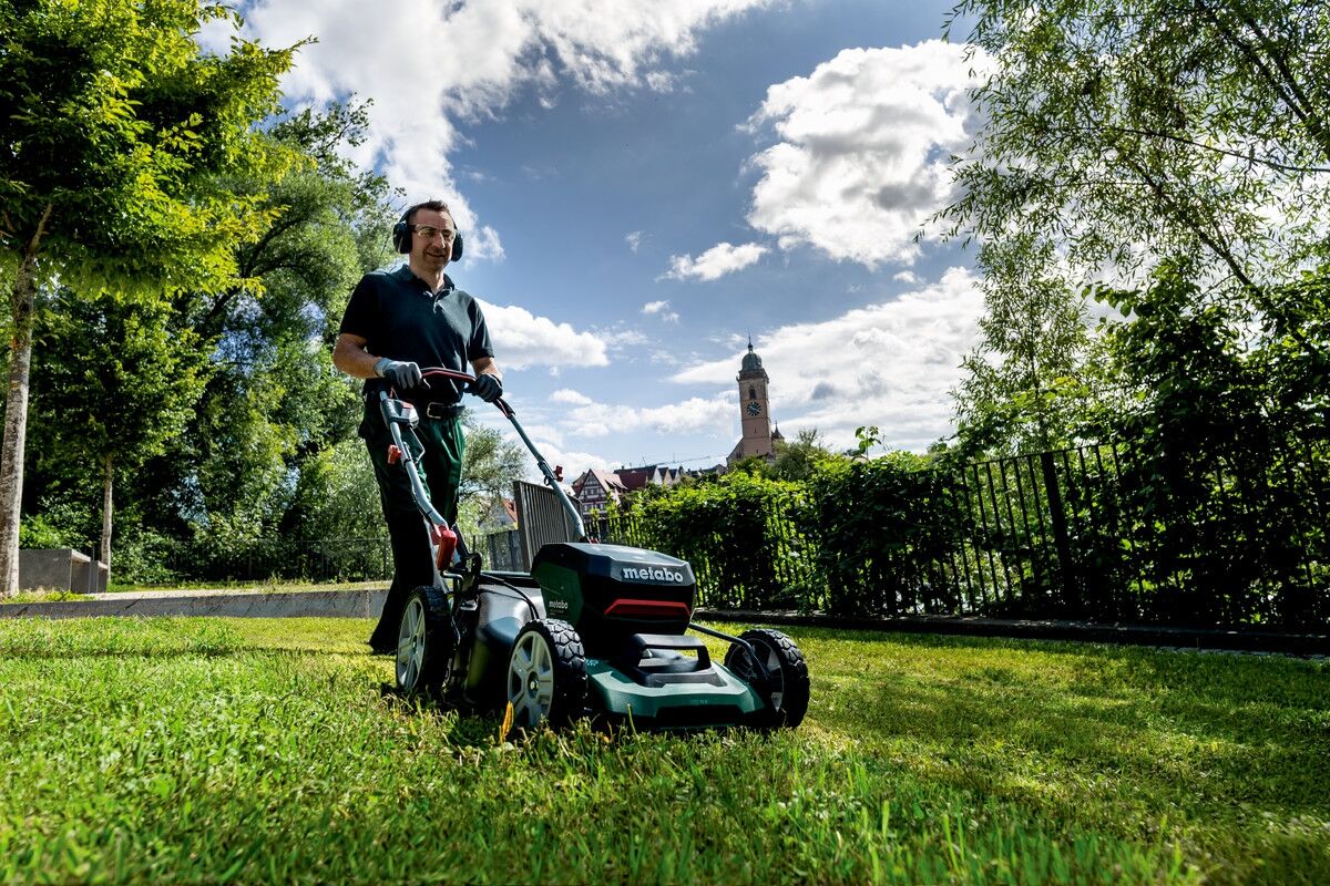 METABO Akku-Rasenmäher RM 36-18 LTX BL 46, 2x5,2Ah, ASC 145 Duo, Karton METABO Akku-Rasenmäher RM 36-18 LTX BL 46, 2x5,2Ah, ASC 145 Duo, Karton