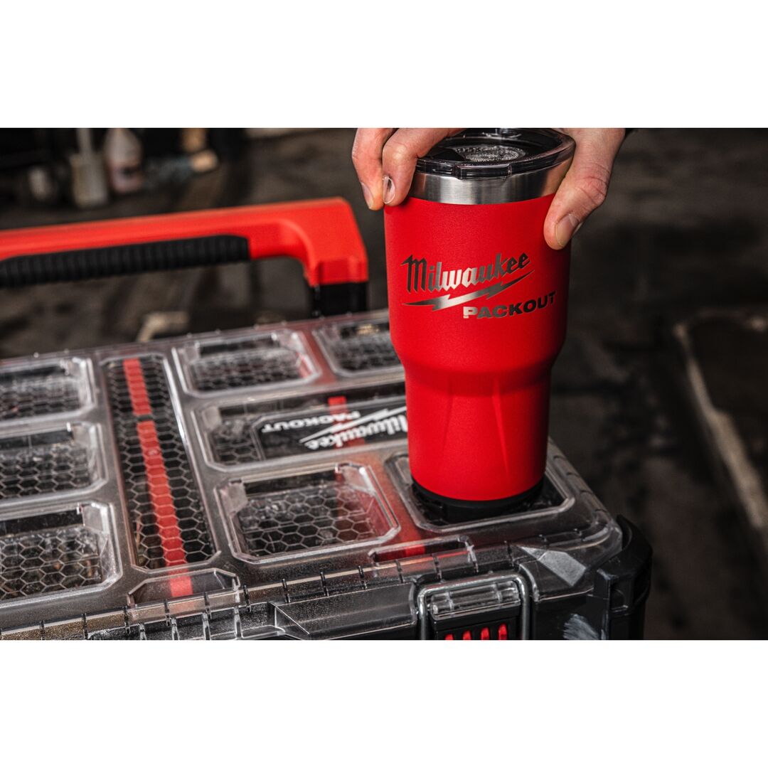 MILWAUKEE PACKOUT Thermobecher 887 ml