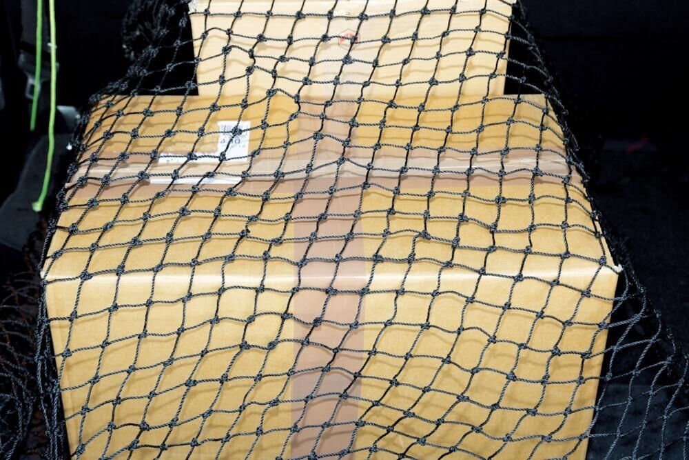 Sicherungsnetz 1,3x1,6m schwarz mit 4 Gurte 2m Sicherungsnetz 1,3x1,6m schwarz mit 4 Gurte 2m
