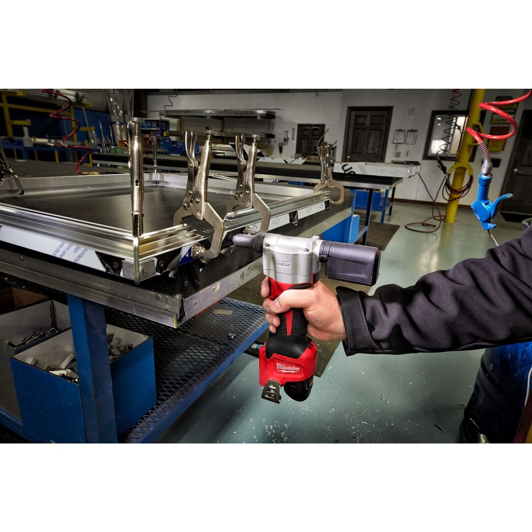 MILWAUKEE Akku-Blindnietgerät M12BPRT-201X, 1x12V/2,0 Ah, Ladegerät MILWAUKEE Akku-Blindnietgerät M12BPRT-201X, 1x12V/2,0 Ah, Ladegerät