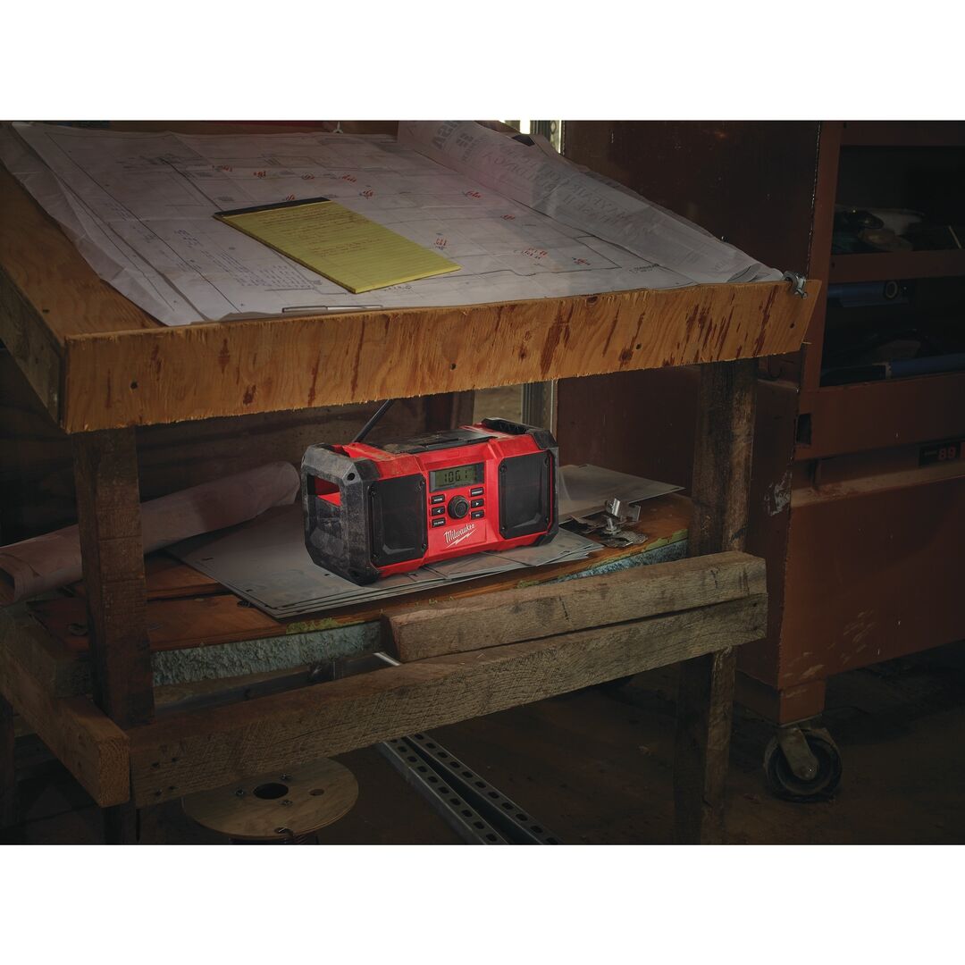 MILWAUKEE Akku-/Netz Radio M18JSR