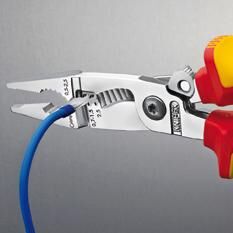 KNIPEX 13 96 200 T Elektro- Installationszange VDE verchr. 200 mm KNIPEX 13 96 200 T Elektro- Installationszange VDE verchr. 200 mm