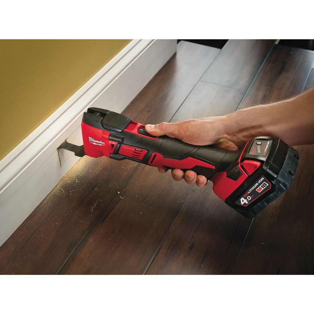 MILWAUKEE Akku-Multitool M18 BMT/4.0 Ah + 2.0 Ah