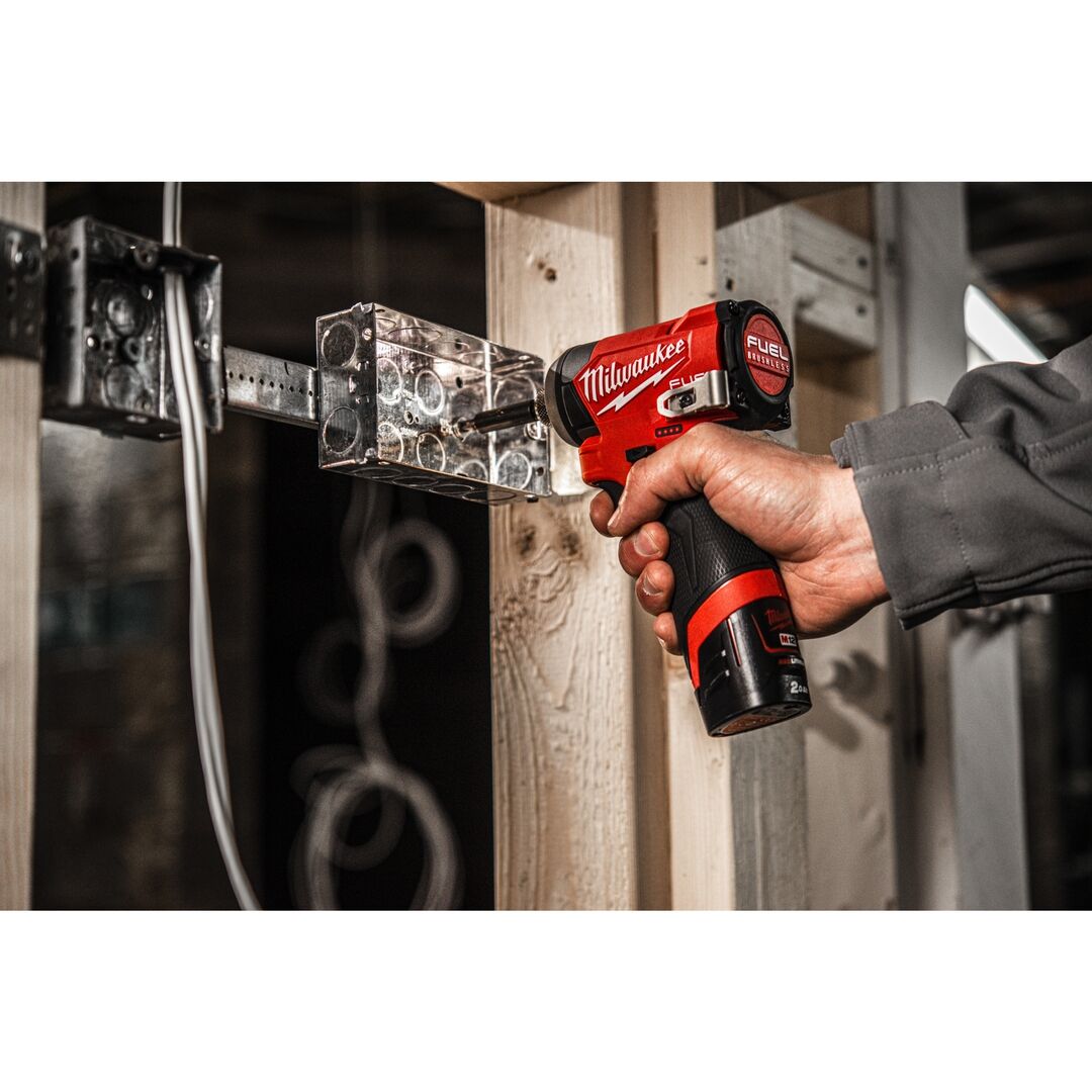 MILWAUKEE Akku-Schlagschrauber 1/4" Hex M12FID2-202X, 2x12V/2,0 Ah, Ladegerät MILWAUKEE Akku-Schlagschrauber 1/4" Hex M12FID2-202X, 2x12V/2,0 Ah, Ladegerät