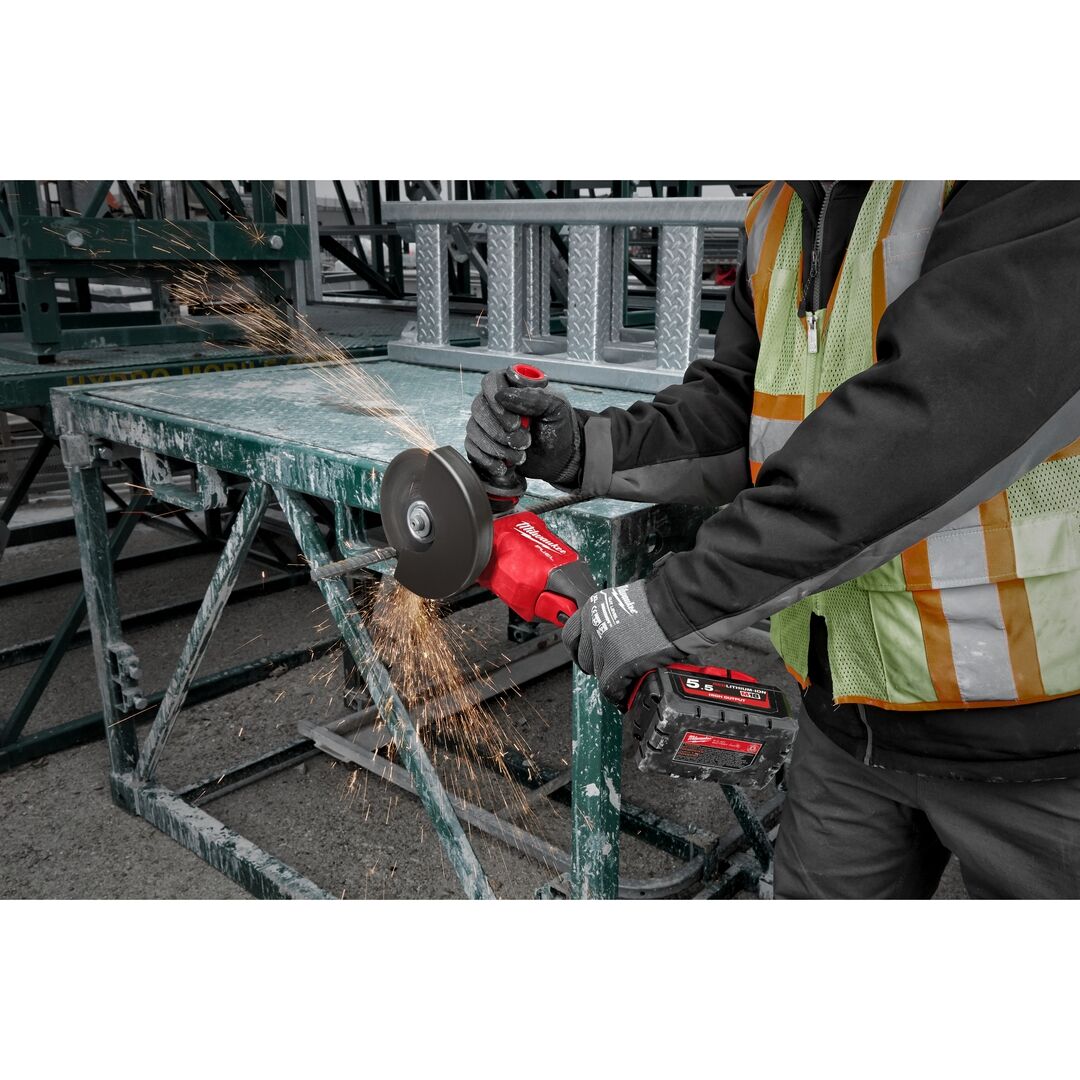 MILWAUKEE Akku-Winkelschleifer FHSAG125XPDB-552X, 2x18V/5,5 Ah, Ladeg. MILWAUKEE Akku-Winkelschleifer FHSAG125XPDB-552X, 2x18V/5,5 Ah, Ladeg.