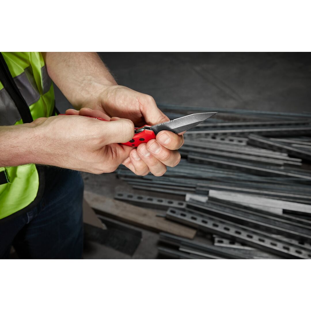 MILWAUKEE Fastback 5-in-1 Klappmesser mit integriertem 1/4" Hex-Bithalter MILWAUKEE Fastback 5-in-1 Klappmesser mit integriertem 1/4" Hex-Bithalter