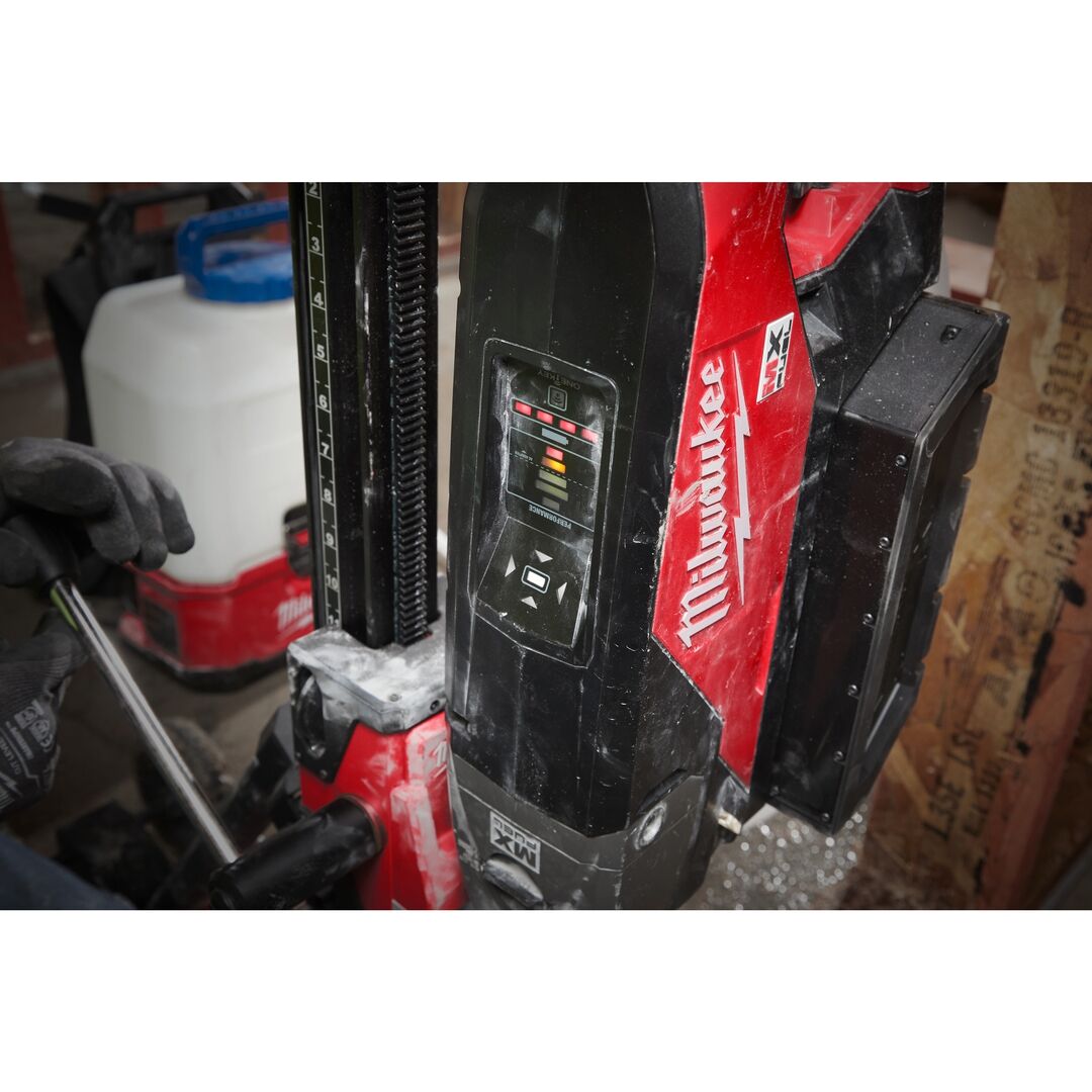 MILWAUKEE Diamantkernbohrgerät MX FUEL MXF DCD150-302C KIT + MXF DR255, 150mm MILWAUKEE Diamantkernbohrgerät MX FUEL MXF DCD150-302C KIT + MXF DR255, 150mm